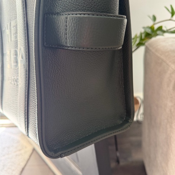 Marc Jacobs The Leather Medium Tote in Ivy - Picture 5 of 9